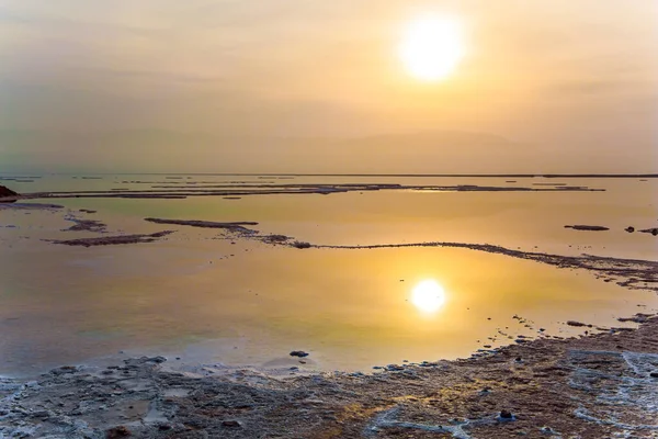 Alvorada Inverno Mar Morto Israel Pequenas Ilhotas Sal Evaporado Água — Fotografia de Stock