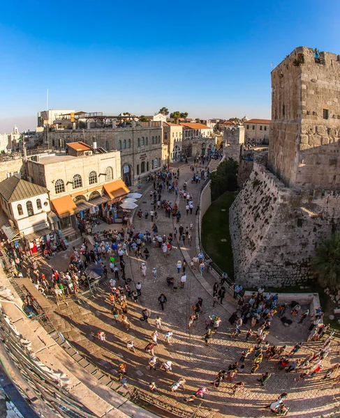 日落了鸟瞰全景 耶路撒冷圣城的贾法门古城 游客和朝圣者参观古城 Lens Fisheye 宗教和摄影旅游的概念 — 图库照片