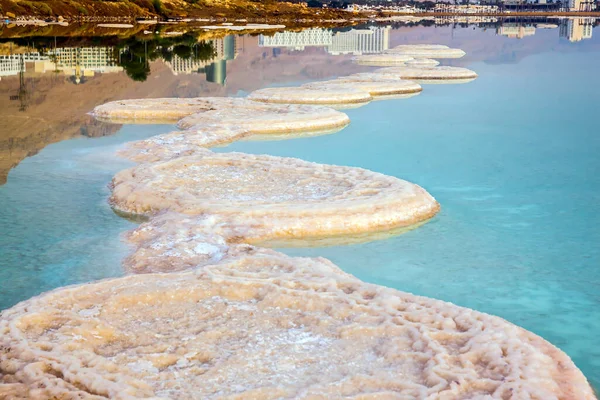 Dia Inverno Nebuloso Sobre Mar Morto Sal Evaporado Sobressai Acima — Fotografia de Stock
