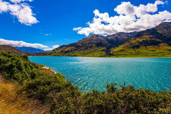 Dreamland New Zealand Steep Slopes Mountains Descend Cold Water Lake — Stock Photo, Image