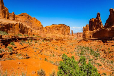 Park Avenue bakış açısı. Kemer Parkı. ABD. Kemer ve figür biçimindeki doğal oluşumlar