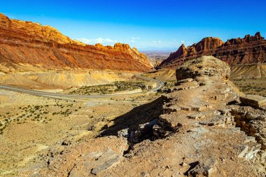 San Rafael Resifi Salt Lake City 'nin doğusunda devasa bir kumtaşı sırtıdır. Utah 'ın görkemli, manzaralı eyaletine git. Amerikan otoyolu. 