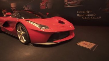 Sergi araba bir tema parkı Ferrari World Abu Dhabi stok görüntüleri video
