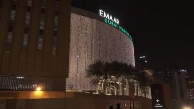 Dubai Yat Limanı Alışveriş Merkezi stok görüntüleri video gece görünümü