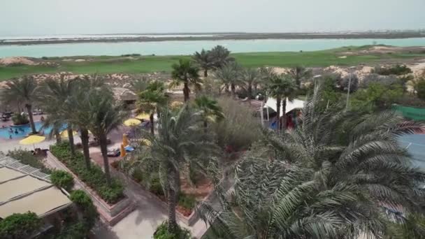 Área del hotel Park Inn by Radisson Abu Dhabi Yas Island material de archivo de vídeo — Vídeo de stock