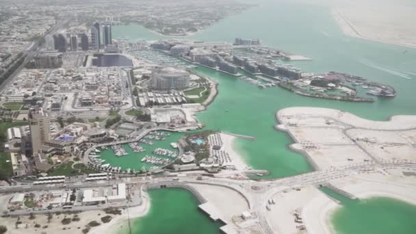 Mooie bovenaanzicht van Abu Dhabi stock footage video — Stockvideo