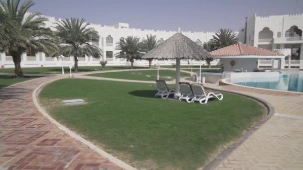 Territorium av Liwa Hotel i den Rub al Khali öknen Förenade Arabemiraten arkivfilmer video — Stockvideo