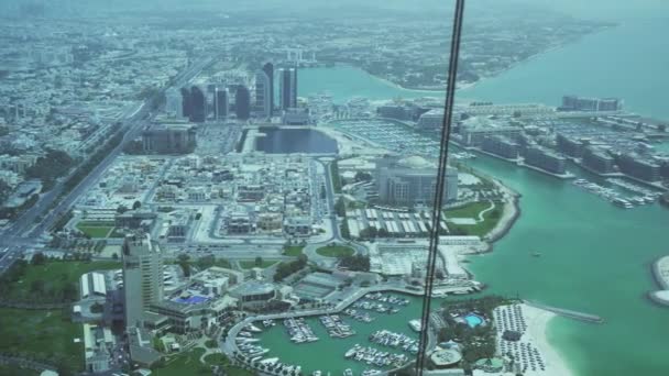 Mooie bovenaanzicht van Abu Dhabi stock footage video — Stockvideo