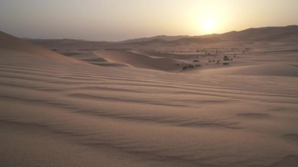 Hermoso Rub al Khali desierto al amanecer material de archivo de vídeo — Vídeo de stock