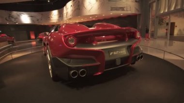 Sergi araba bir tema parkı Ferrari World Abu Dhabi stok görüntüleri video