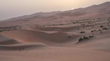 Gün batımı Birleşik Arap Emirlikleri Stok görüntüleri video güzel Rub al hali çöl
