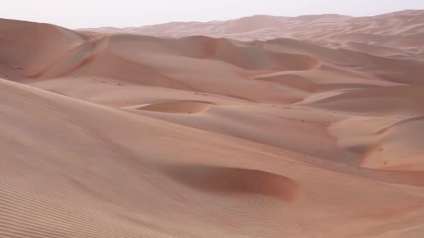 Hermoso Rub al Khali desierto al amanecer material de archivo de vídeo — Vídeo de stock