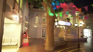 KidZania Dubai çocuklar ve ebeveynleri Dubai Alışveriş Merkezi Stok görüntüleri video, güvenli ve çok gerçekçi eğitim ortamı sağlar