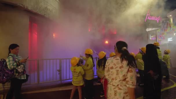 KidZania Dubai offre aux enfants et à leurs parents un environnement éducatif sûr et très réaliste au Dubai Mall — Video