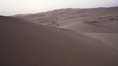 Gün batımı Birleşik Arap Emirlikleri Stok görüntüleri video güzel Rub al hali çöl