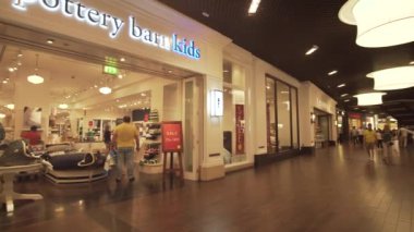 Dubai Alışveriş Merkezi iç dünyanın en büyük alışveriş merkezi stok görüntü video o