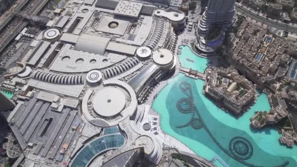 Architecture moderne Centre-ville de Dubaï et Burj Khalifa Lac au pied du plus haut bâtiment du monde stock footage video — Video
