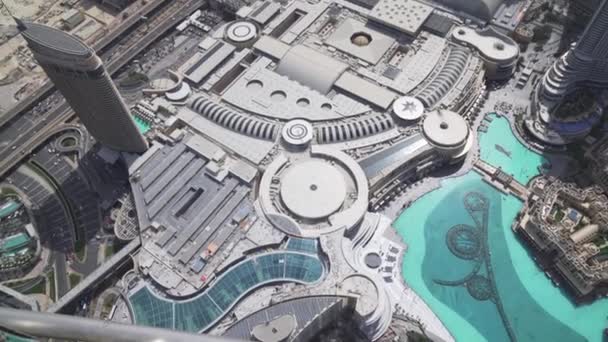 Architettura moderna Downtown Dubai e Burj Khalifa Lake ai piedi dell'edificio più alto del mondo stock footage video — Video Stock