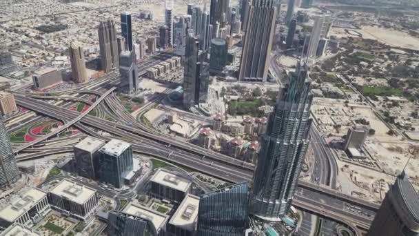 Современные небоскребы на Шейх-Заид-роуд, в самом сердце финансового района Дубая — стоковое видео