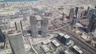 Sheikh Zayed Road, Dubai mali bölge Stok görüntüleri video, kalbinde modern gökdelenler