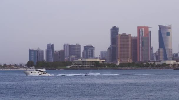 Coastal skyscrapers of Jumeirah district in Dubai in the evening stock footage video — Stock Video