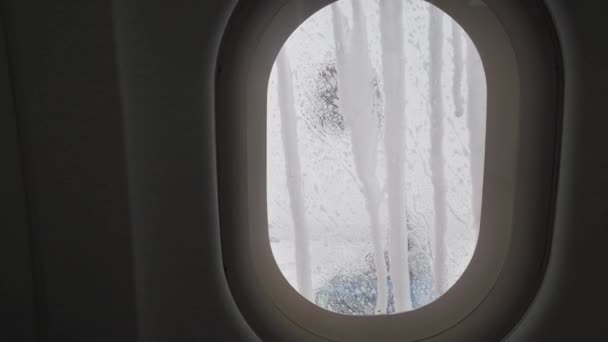 Лікування літака від глазурування перед польотним матеріалом відео — стокове відео