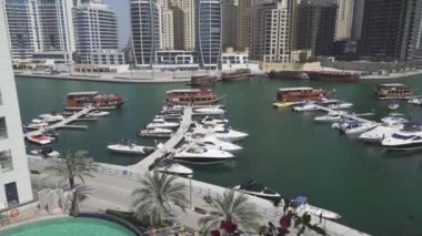Dubai Yat Limanı Stok görüntüleri video prestijli bölgesinde kanal Panoraması