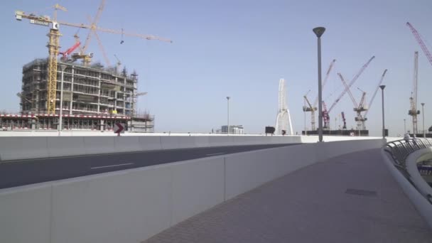 Bau neuer Gebäude im Bereich des Jachthafens Dubai Stock Footage Video — Stockvideo