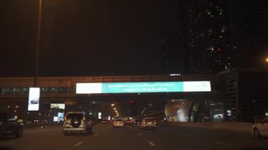 Sheikh Zayed Road Stok görüntüleri video gece trafik