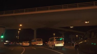 Gece trafik Dubai Stok görüntüleri video yollarda