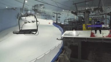 Ski Dubai 22.500 metrekarelik kapalı kayak alanı stok görüntüleri video ile bir kapalı kayak merkezidir