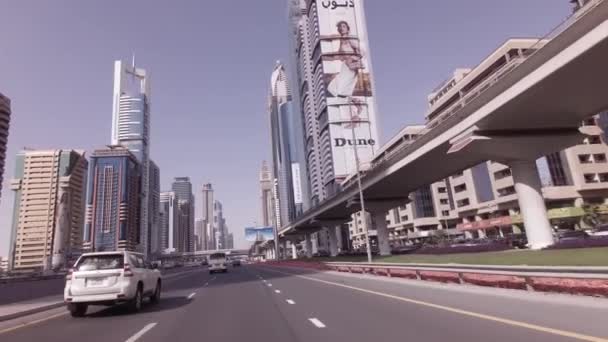 Denní provoz na Sheikh Zayed Road stopáže videa — Stock video