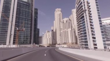 Dubai Yat Limanı Stok görüntüleri video popüler semtin gökdelenler arasında yollarda yolculuk