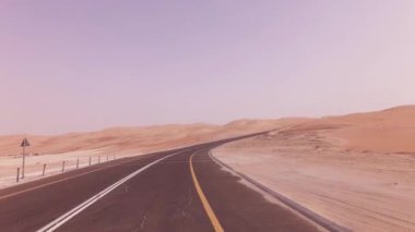 Moreeb Dune için Oasis Liwa Rub al hali çöl Stok görüntüleri video içinde yol yeni