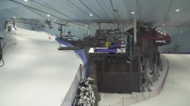 Ski Dubai 22.500 metrekarelik kapalı kayak alanı stok görüntüleri video ile bir kapalı kayak merkezidir