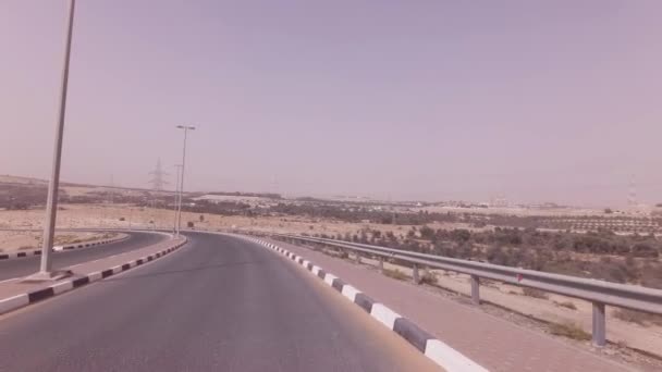Camino de Abu Dhabi a la Oasis Liwa imágenes de archivo de vídeo — Vídeos de Stock