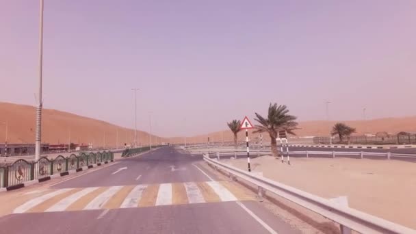 Infraestructura para competiciones cerca de las arenas de la duna Moreeb en Rub al Khali video de imágenes del desierto — Vídeo de stock