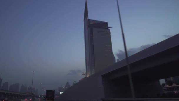 Tráfico nocturno en el vídeo de imágenes de Sheikh Zayed Road — Vídeos de Stock