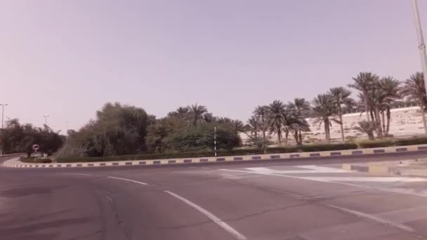 Camino de Abu Dhabi a la Oasis Liwa imágenes de archivo de vídeo — Vídeo de stock