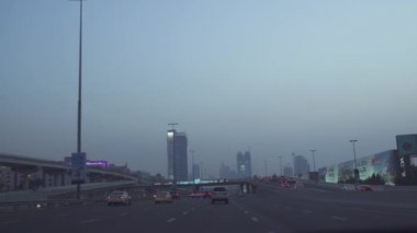 Sheikh Zayed Road Stok görüntüleri video trafik akşam