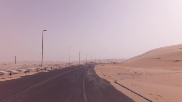 从绿洲利瓦到 Moreeb 沙丘的新路 Khali 沙漠股票录像视频 — 图库视频影像