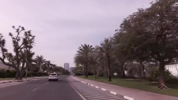 Ταξίδι με το αυτοκίνητο στους δρόμους της πόλης στο Ντουμπάι Χρηματιστήριο πλάνα βίντεο — Αρχείο Βίντεο