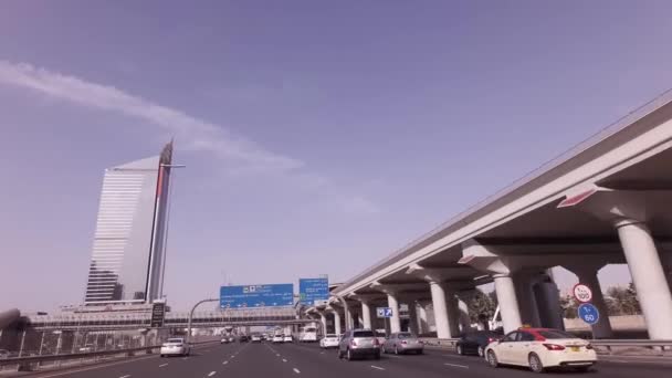 Dag trafik på den Sheikh Zayed Road arkivfilmer video — Stockvideo