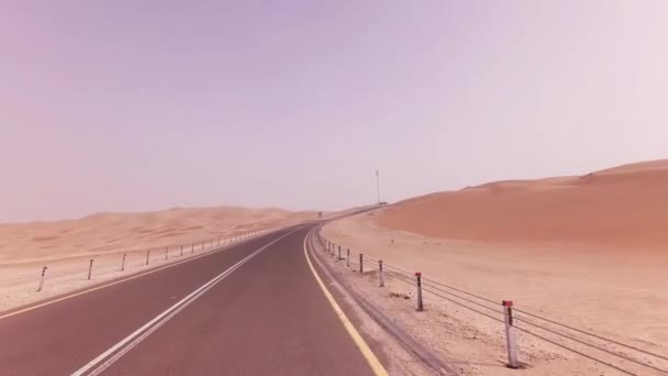 Nuevo camino de Oasis Liwa a Moreeb Dune en Rub al Khali video de imágenes del desierto — Vídeos de Stock