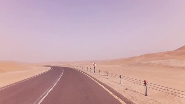 Nya vägen från Oasis Liwa till Moreeb Dune i Rub al Khali öknen arkivfilmer video — Stockvideo