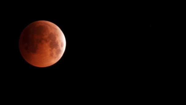Eclipse lunar en julio de 2018 se observó en latitud 54, Longitud: 73 Time-lapse — Vídeo de stock