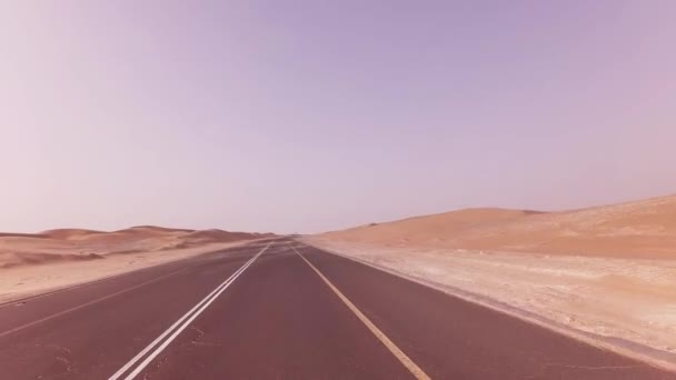 Nuevo camino de Oasis Liwa a Moreeb Dune en Rub al Khali video de imágenes del desierto — Vídeo de stock