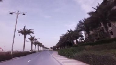 Çevre yolu boyunca araba gezisine yapay adalar Palm Jumeirah Stok görüntüleri video