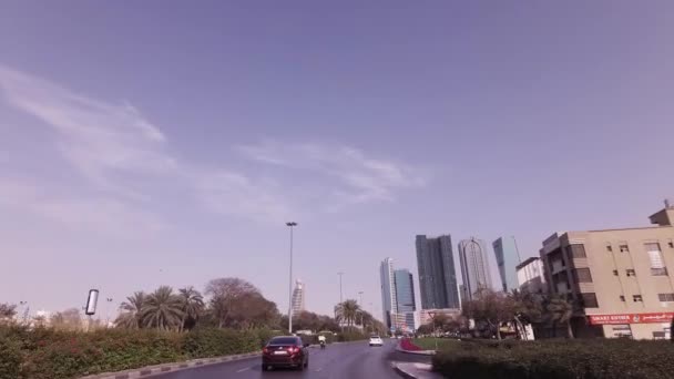 Viagem de carro pelas estradas de Downtown em Dubai — Vídeo de Stock