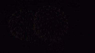 Siyah gökyüzü Stok görüntüleri video üzerinde güzel havai fişek